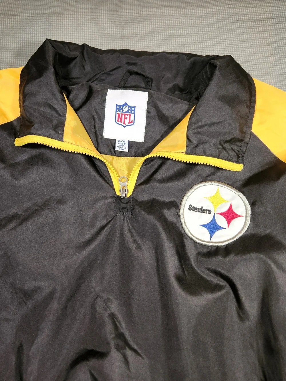 NFL Pittsburah Steelers Men's 1/4 Zir Windbreaker Pullover Jacket - Size XL